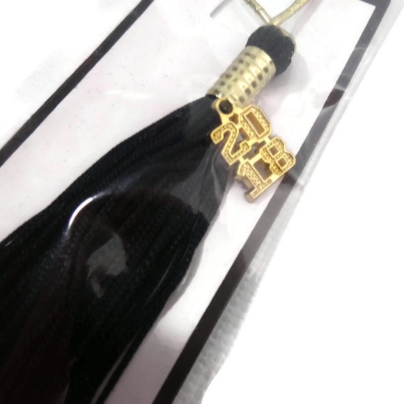 Graduation Black Tassel Keychain 2018 Charm NWT - Picture 2 of 3